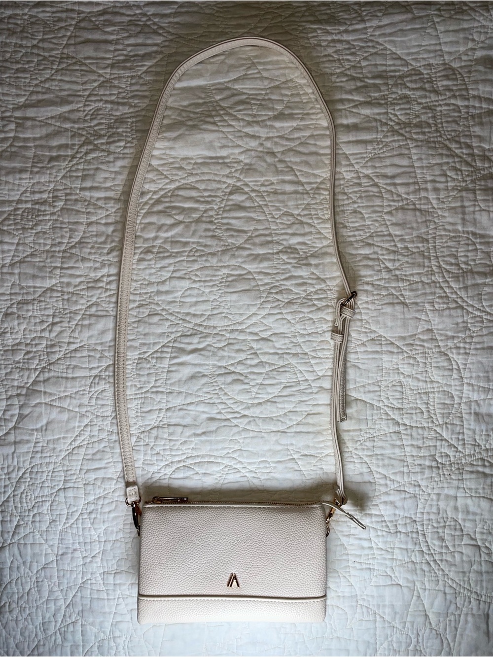 Izzy & Ali Cream White Faux Leather Crossbody Purse Gold Hardware